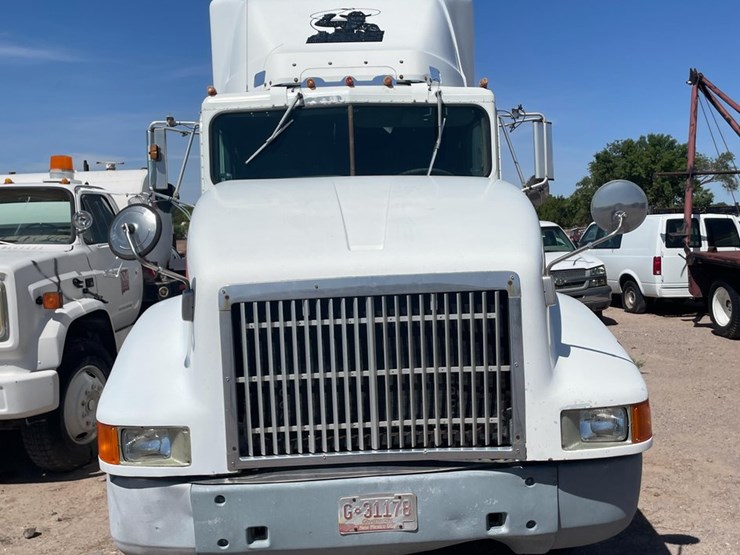 #2251-•-1992-international-eagle-f9400-tractor-truck-image-3