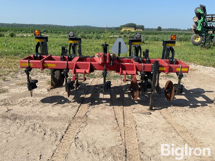 case-ih-2500-image-2