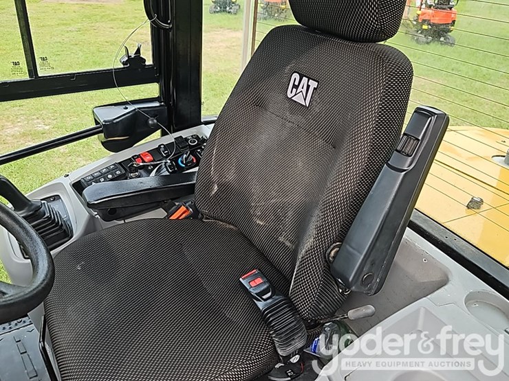 2023-caterpillar-920-image-26