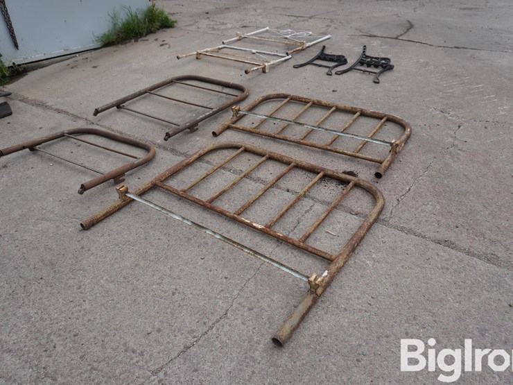 bench-brackets-&-headboards-image-1