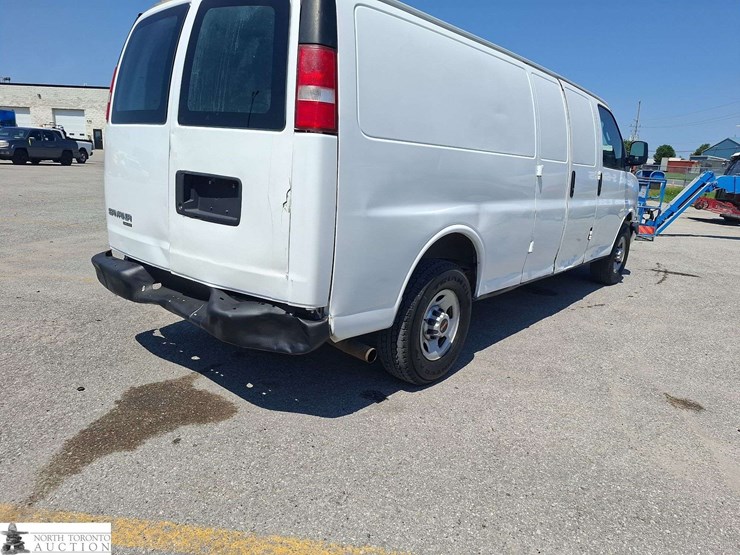 2017-gmc-savana-cargo-van-image-5