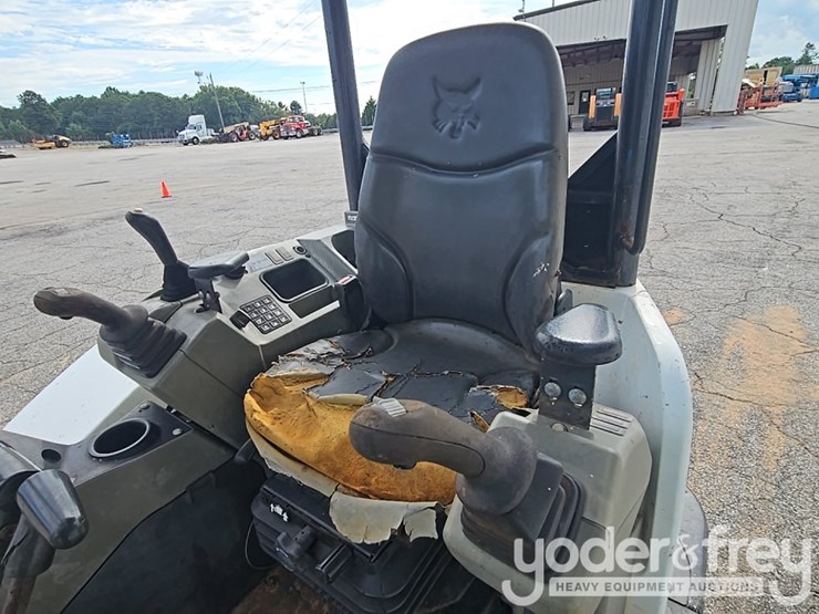 2016-bobcat-e32-image-39