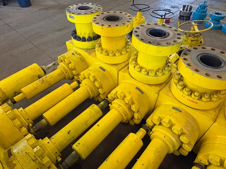 (3x$)-7-1/16”-15k-hydraulic-frac-valves,-field-ready-image-3