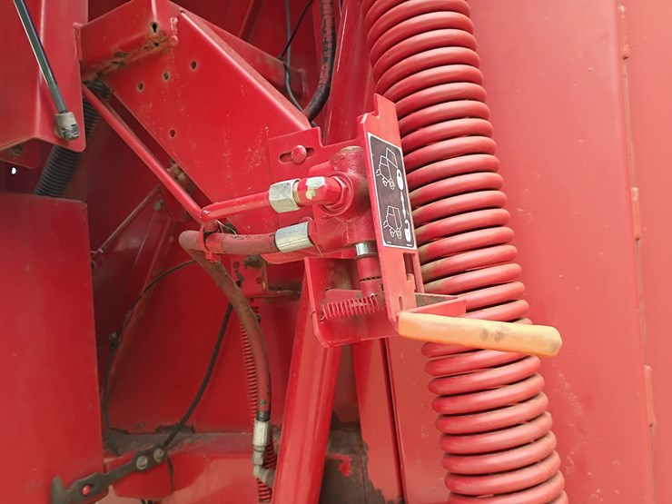 new-holland-br7070-image-26