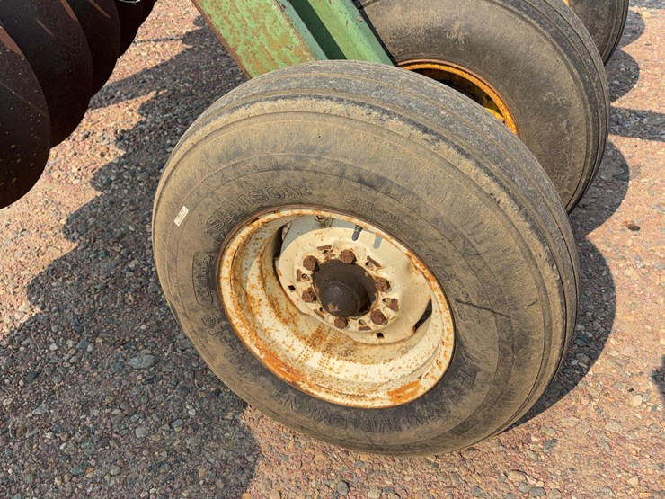 john-deere-340-image-15