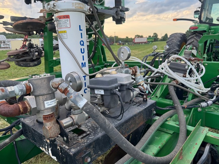 2012-john-deere-2510h-image-13