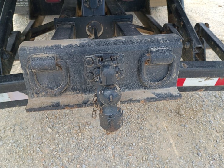 2013-freightliner-m2-106-image-90