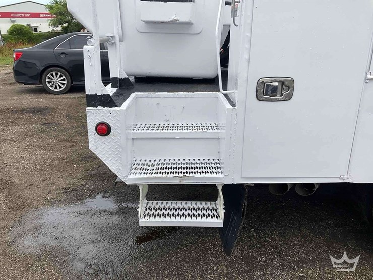 2015-ford-f550-image-23