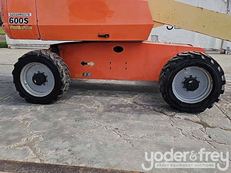 2016-jlg-600s-image-8