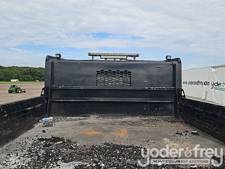 2023-ford-f550-xl-image-14