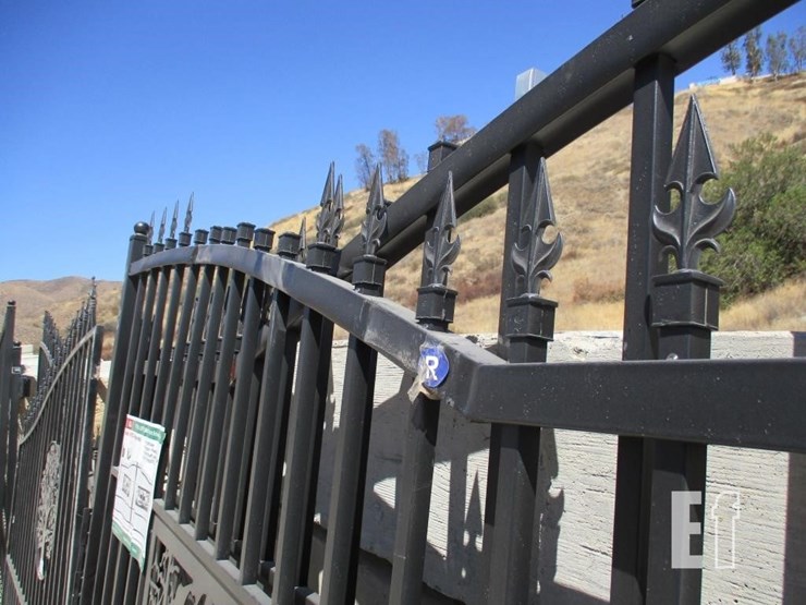 7'-x-20'-bi-parting-driveway-farm-gate-image-3