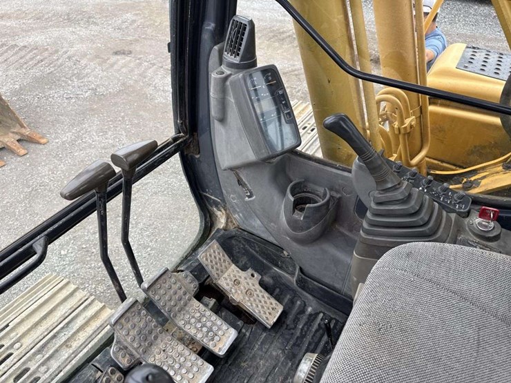deere-200c-lc-image-22