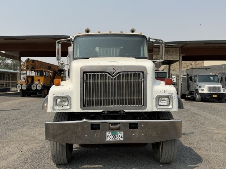 2004-international-5500i-t/a-truck-tractor-image-9