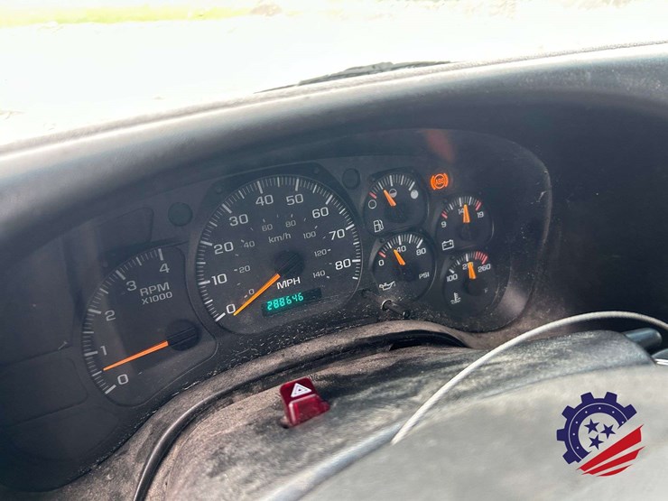 2005-chevrolet-c7500-fuel-&-lube-truck-image-37