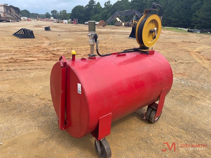 fuel-tank-with-pneumatic-pump-and-hose-reel-image-7