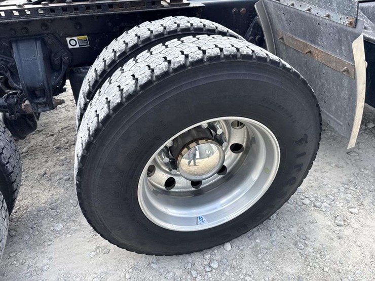 2014-kenworth-t680-image-16