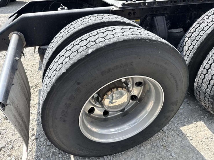 2014-kenworth-t680-image-15