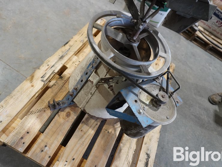 shivers-grain-spreader-1/3-hp-image-13