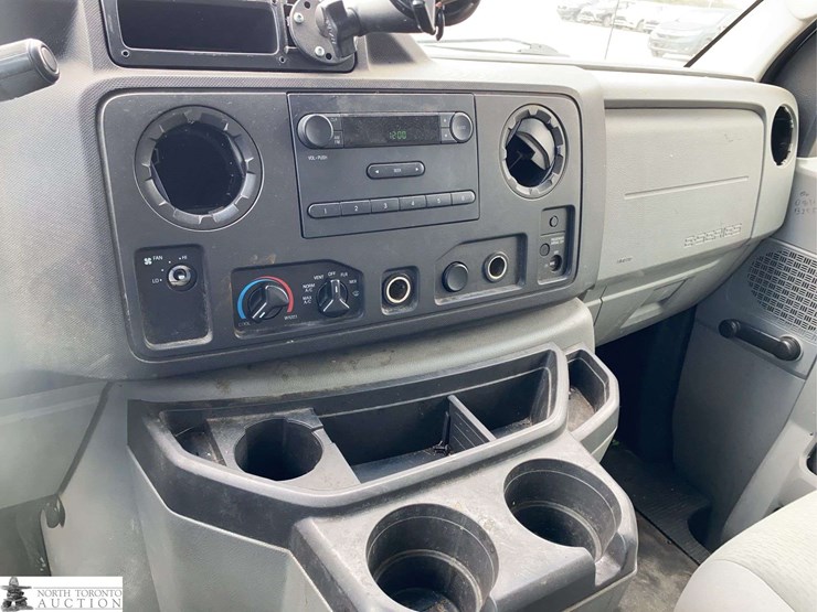 2010-ford-cargo-image-11