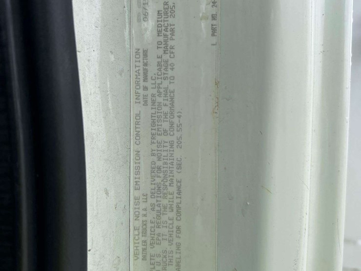 2016-freightliner-m2-106-image-6