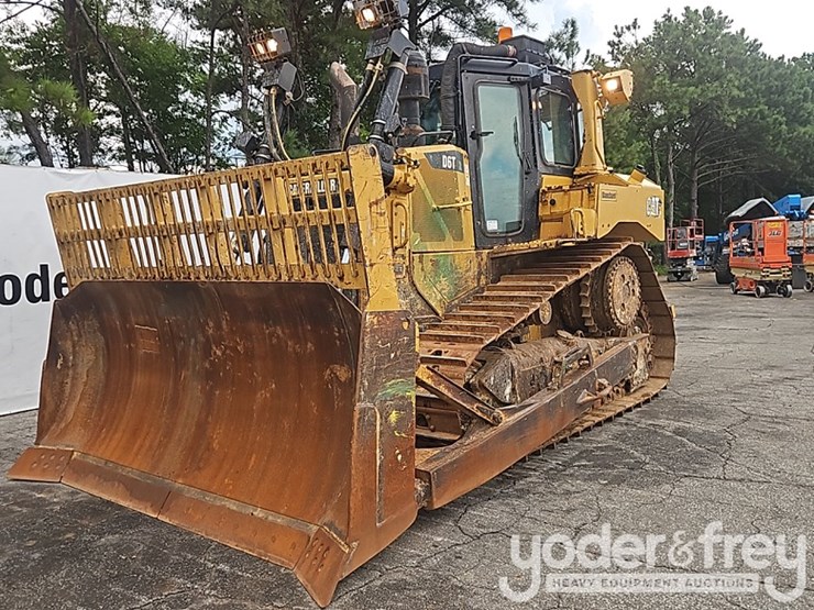 2014-caterpillar-d6t-image-1