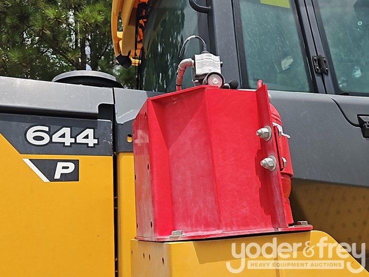 2023-deere-644p-image-34