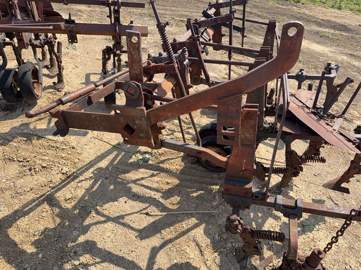 international-harvester-461-fast-hitch-cultivator-image-9
