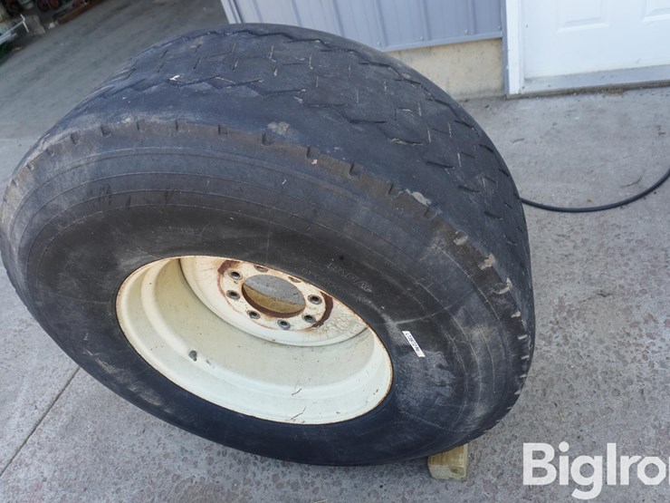 445/65r22.5-tire-and-rims-image-6