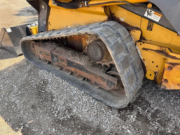 2013-deere-333e-image-16