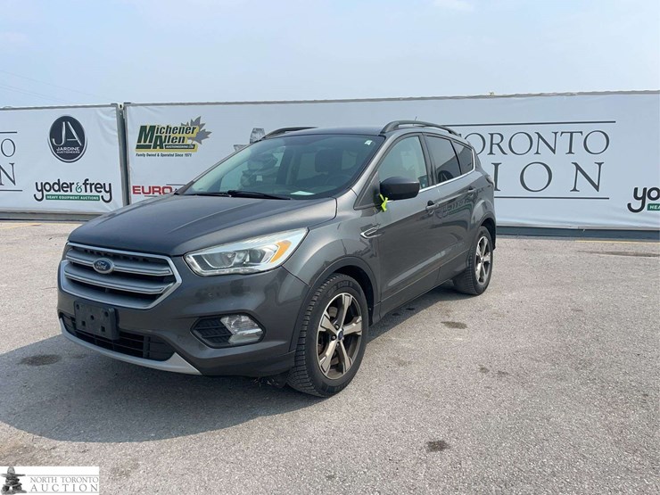 2017-ford-escape-se-image-1