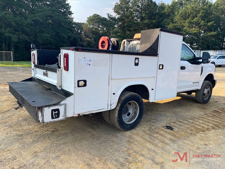 2018-ford-f350-xl-image-2