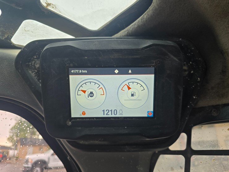 2021-bobcat-t64-image-54