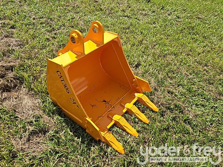 2026-caterpillar-305-image-4