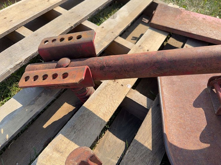 farmall-seat-pan,-pedal,-and-battery-box-image-4