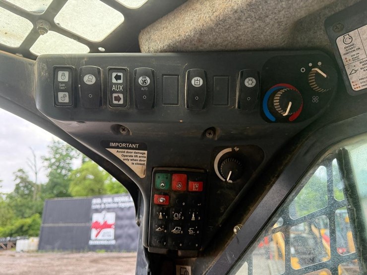 2021-deere-333g-image-21
