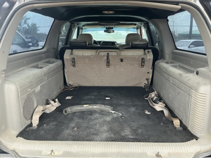 2000-chevrolet-suburban-image-7