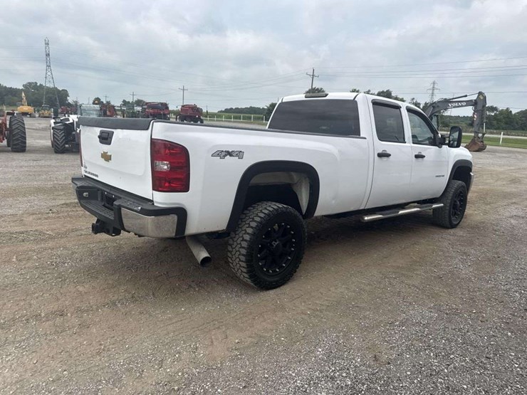 2013-chevrolet-2500-image-5