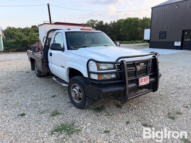 2005-chevrolet-3500-image-3