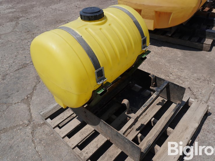 white-2-155-fertilizer-tank-&-mounts-image-7