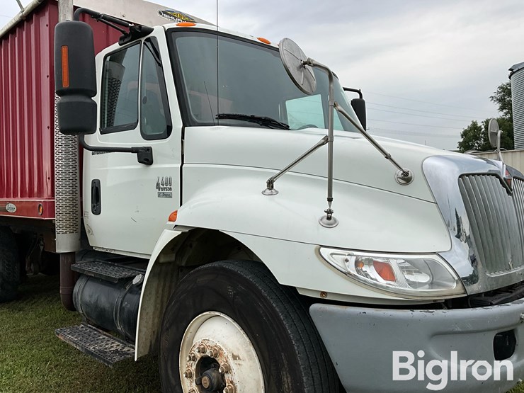 2002-international-durastar-4400-image-10
