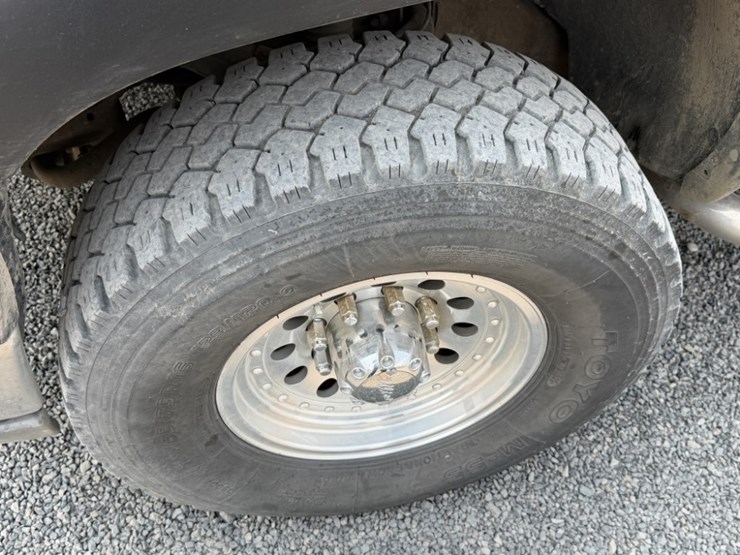 2002-chevrolet-silverado-2500hd-image-9