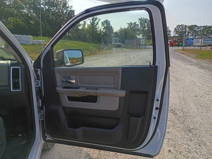 2012-dodge-1500-image-33