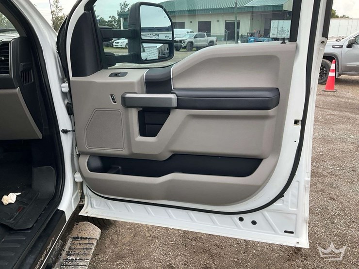 2017-ford-f350-image-26