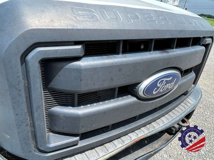 2015-ford-f550-image-34