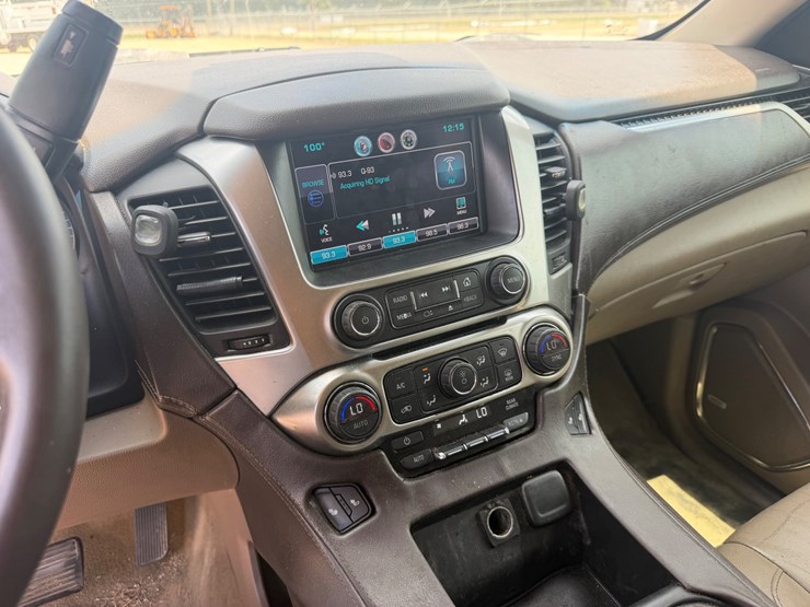 2015-chevrolet-suburban-image-13