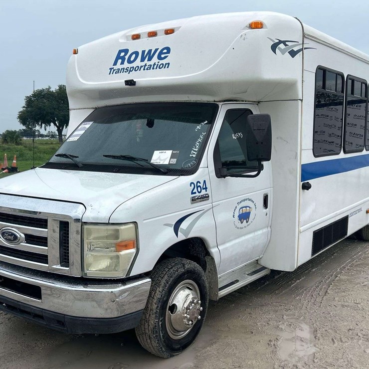 2011 FORD E450