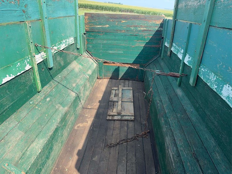 john-deere-running-gear-and-flare-box-wagon-with-simonsen-hoist-image-23