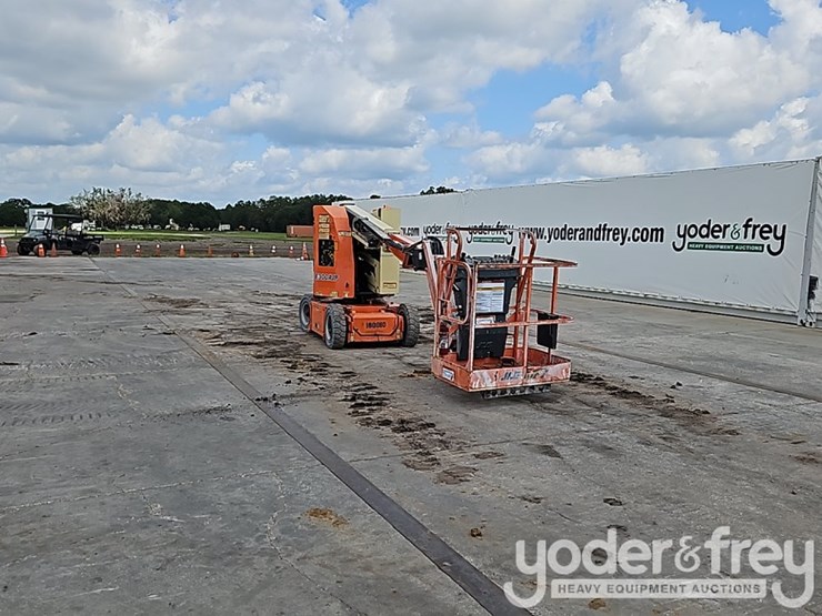 2016-jlg-e300ajp-image-7