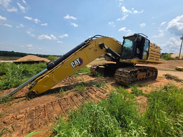2023-caterpillar-374-image-3