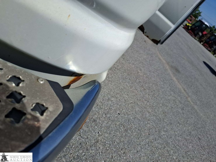 2010-ford-cargo-image-37